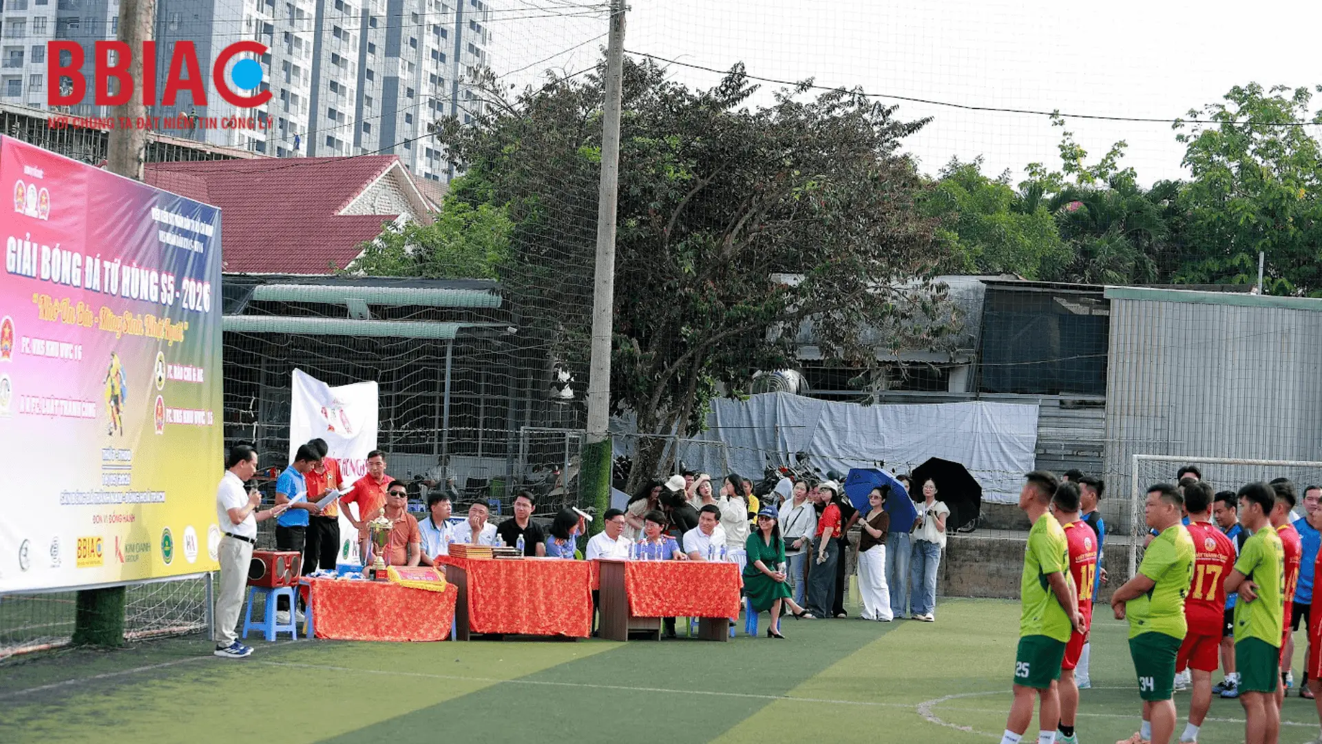 Đại biểu, khách mời và các đội bóng tại Giải bóng đá