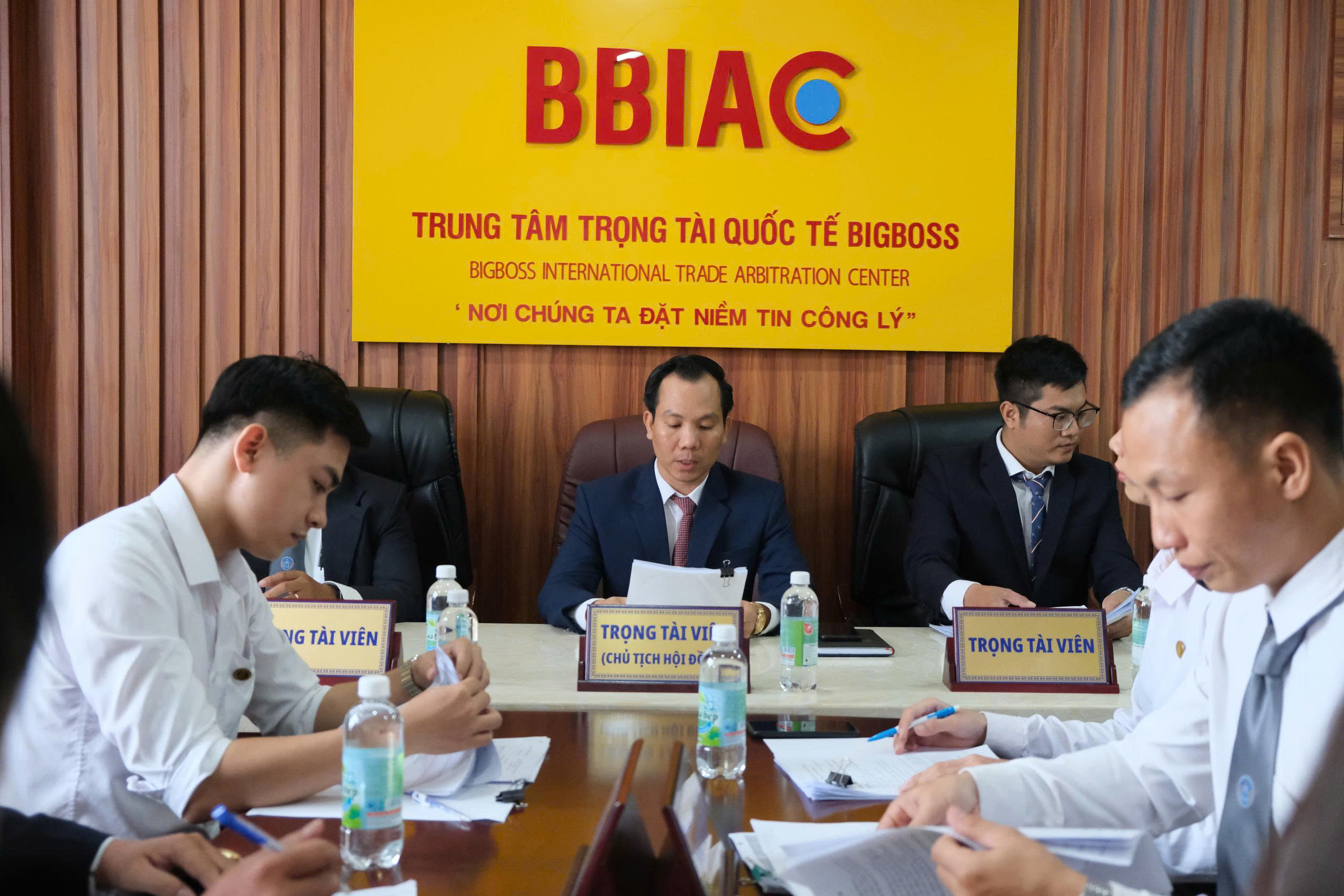 Giải quyết tranh chấp kinh doanh, bảo toàn quan hệ: Lợi thế của trọng tài thương mại 1 Giải quyết tranh chấp tại BBIAC